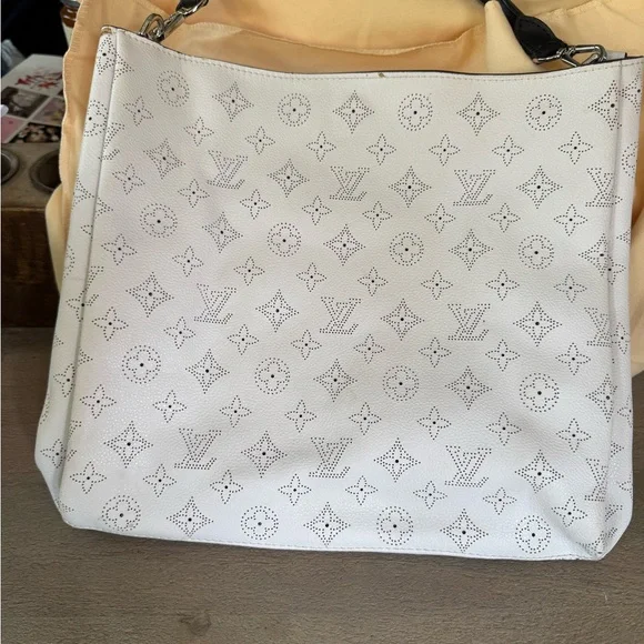 Unique Faux LV Elegant White Bag - Picture 2 of 5